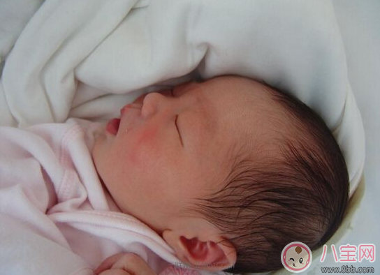 媽媽第一次看到自己生的寶寶是什么感覺 媽媽第一次看到自己生的寶寶是什么感覺