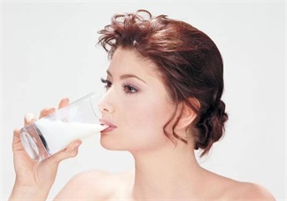 喝牛奶助準媽媽睡眠嗎 失眠可以喝牛奶嗎