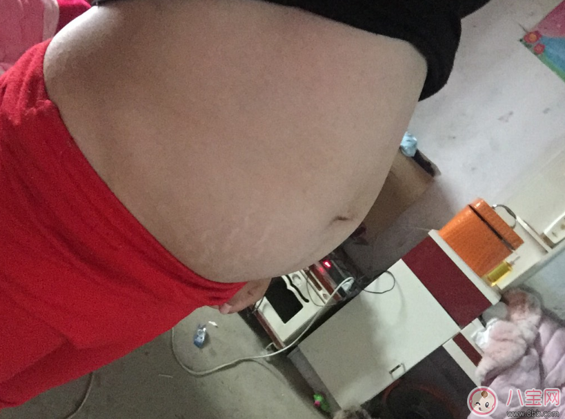 孕期準(zhǔn)媽媽肚子居然一點(diǎn)不顯懷 肚子不顯懷究竟好不好 孕期準(zhǔn)媽媽肚子居然一點(diǎn)不顯懷 肚子不顯懷究竟好不好