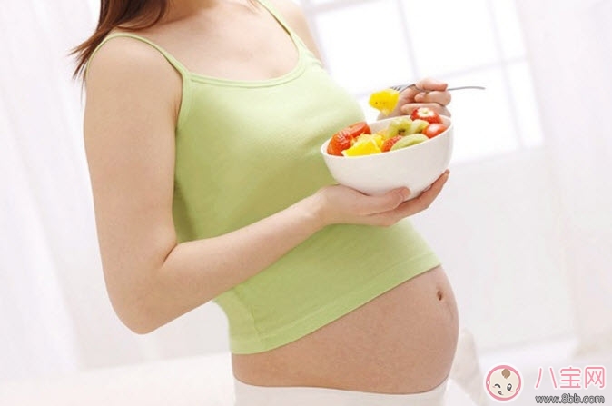 飯點(diǎn)吃飯的時(shí)候?qū)殞毺?dòng)的厲害 寶寶胎動(dòng)的意思還有哪些 飯點(diǎn)吃飯的時(shí)候?qū)殞毺?dòng)的厲害 寶寶胎動(dòng)的意思還有哪些