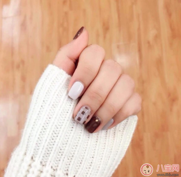 懷孕期間做了美甲居然會(huì)這樣 懷孕可以涂指甲油嗎 懷孕期間做了美甲居然會(huì)這樣 懷孕可以涂指甲油嗎