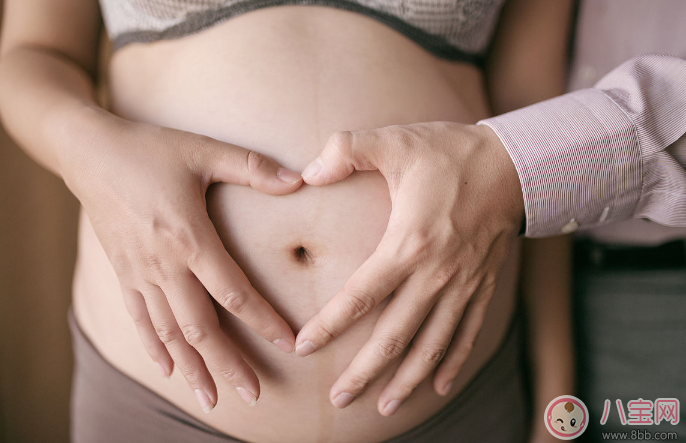 寶寶在肚子里的會干什么 寶寶在媽媽肚子里會做的五件事