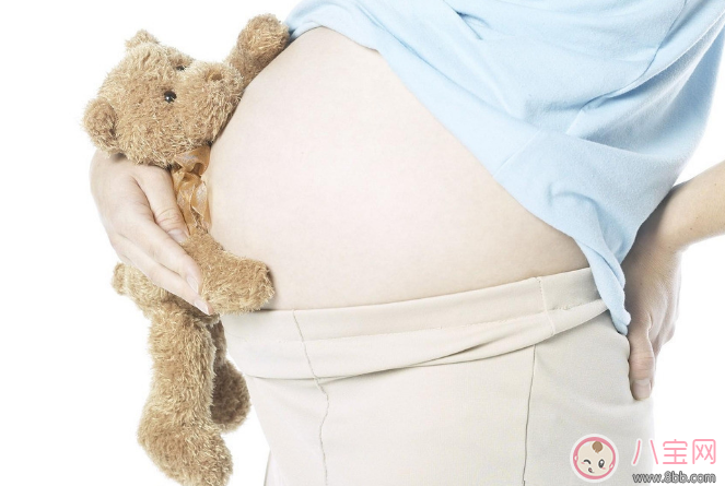 寶寶在肚子里的會干什么 寶寶在媽媽肚子里會做的五件事