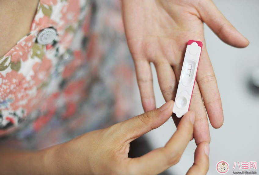 胎動十多次是不是孩子就是多動癥 胎兒在肚子里怎么動好 胎動十多次是不是孩子就是多動癥 胎兒在肚子里怎么動好