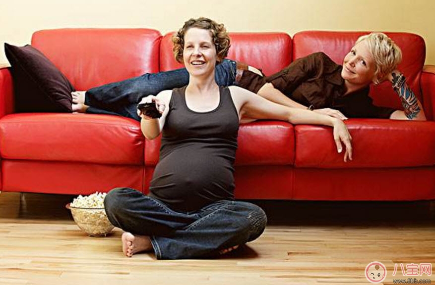 孕婦看電視對胎兒有影響嗎 孕婦看電視有輻射嗎如何預防輻射 孕婦看電視對胎兒有影響嗎 孕婦看電視有輻射嗎如何預防輻射