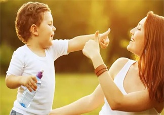 媽媽會打扮對孩子的影響居然這么大 細(xì)心打扮會對自己好也是對孩子好