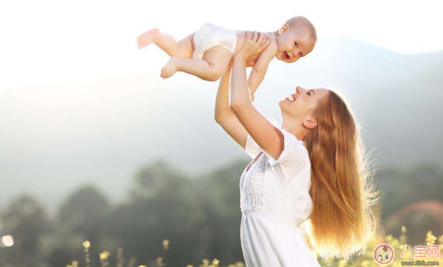 產(chǎn)后護(hù)理要到位 一不小心就有了媽媽手頸椎病和腰疼 產(chǎn)后護(hù)理要到位 一不小心就有了媽媽手頸椎病和腰疼