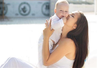 產(chǎn)后護(hù)理要到位 一不小心就有了媽媽手頸椎病和腰疼