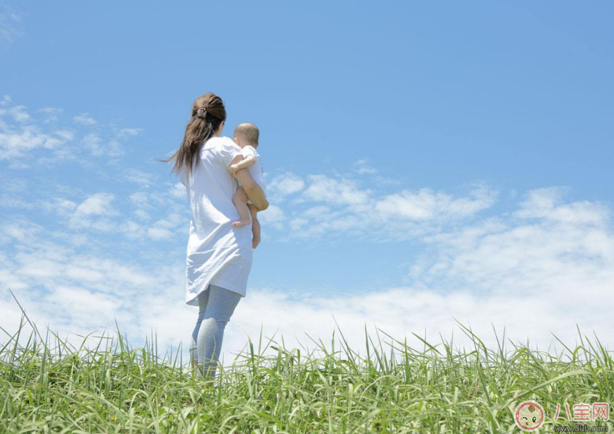 母乳喂養(yǎng)會造成胸部下垂 錯!真相其實是這樣