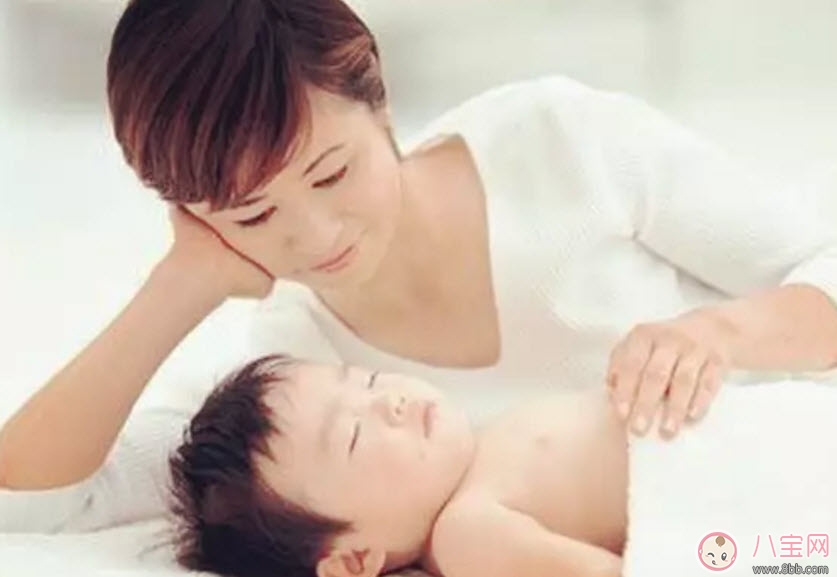 三伏天坐月子拒開(kāi)空調(diào)捂出傷 為什么坐月子能捂出腦損傷