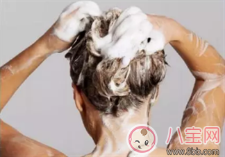 夏季坐月子期間什么時候可以洗頭 這樣洗更健康 夏季坐月子期間什么時候可以洗頭 這樣洗更健康