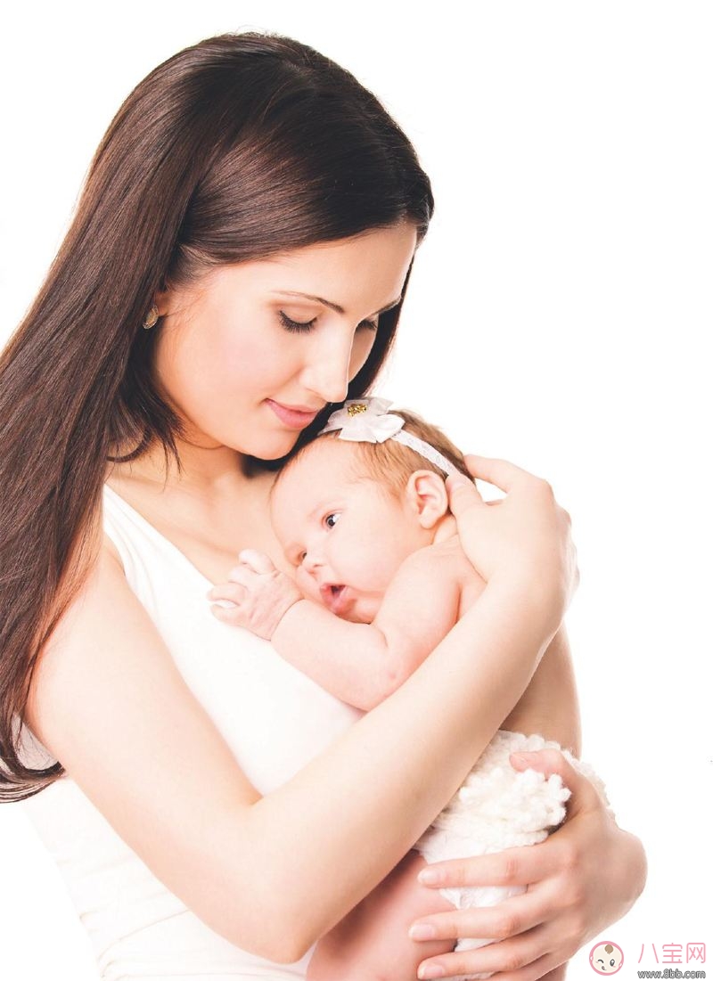 陳浩民老婆一次抱三娃拍照 當(dāng)媽后有哪些變化？