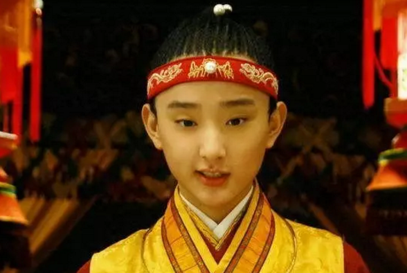 于小彤竟然單身 到底是誰套出他的話的呢？