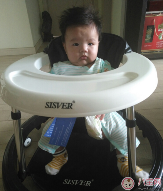 孩子學(xué)走路學(xué)步機(jī)怎么選 7-18月嬰兒學(xué)步車試用測評(píng)