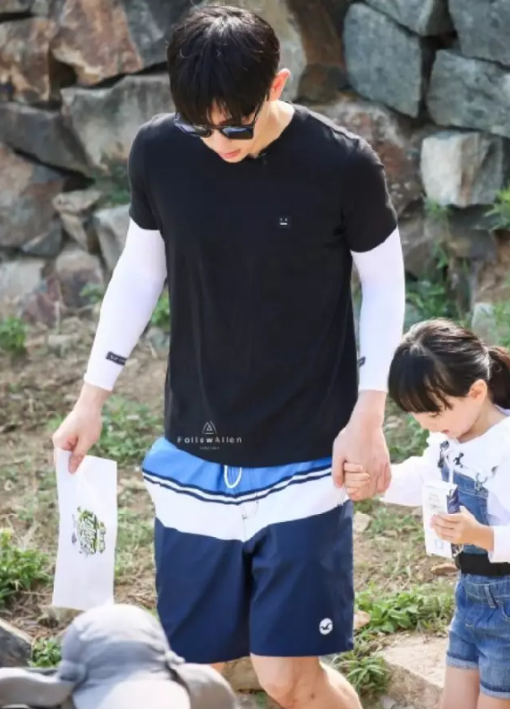 鄧倫《爸爸去哪兒》實(shí)習(xí)奶爸表現(xiàn) 東北萌娃與鄧倫配合默契嗎？