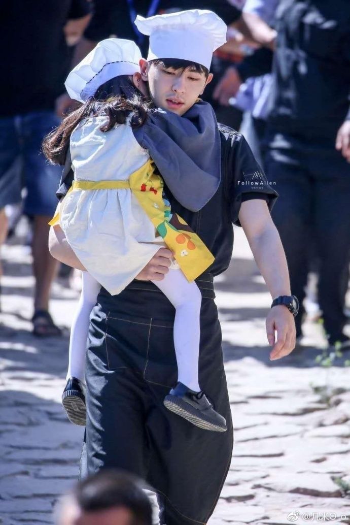 鄧倫《爸爸去哪兒》實(shí)習(xí)奶爸表現(xiàn) 東北萌娃與鄧倫配合默契嗎？