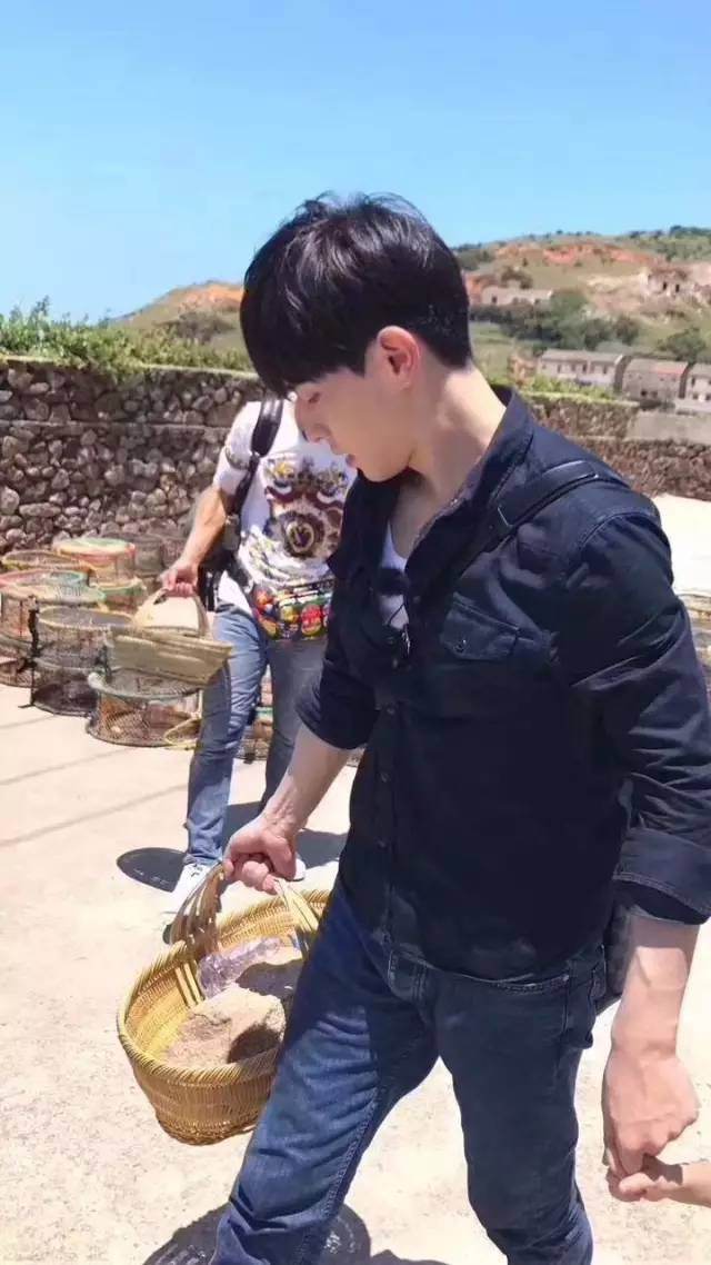 鄧倫《爸爸去哪兒》實(shí)習(xí)奶爸表現(xiàn) 東北萌娃與鄧倫配合默契嗎？