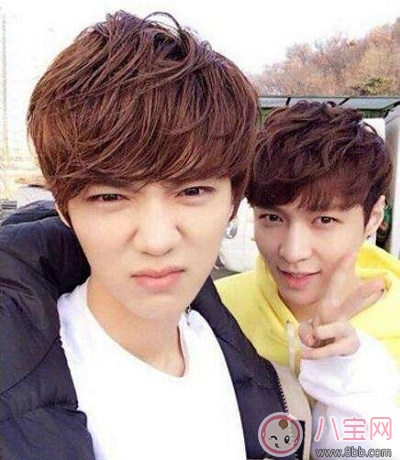 鹿晗張藝興芭莎明星慈善夜合體同框 竟相約一起上廁所？