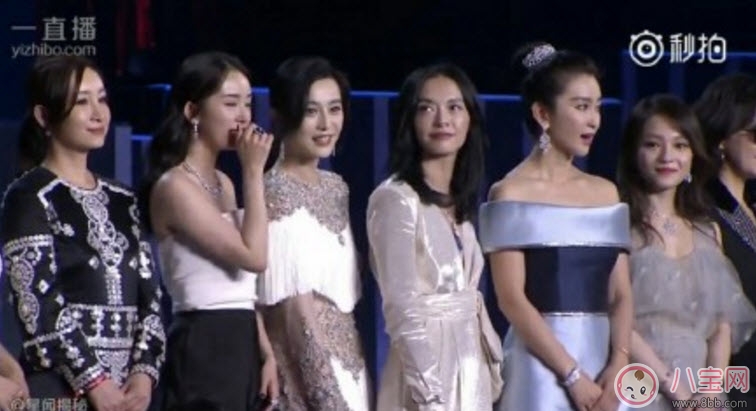 芭莎慈善夜C位是什么意思 張韶涵真的搶C位了嗎(芭莎慈善夜合照) 芭莎慈善夜C位是什么意思 張韶涵真的搶C位了嗎(芭莎慈善夜合照)