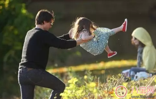 貝克漢姆鄧超周杰倫紛紛淪為“女兒奴” 有爸爸疼的女孩更有成就感