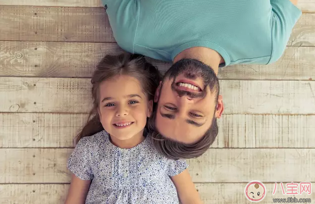 貝克漢姆鄧超周杰倫紛紛淪為“女兒奴” 有爸爸疼的女孩更有成就感