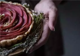 孕期想吃甜點(diǎn)又怕胖 玫瑰蘋果塔好吃不發(fā)胖 孕期想吃甜點(diǎn)又怕胖 玫瑰蘋果塔好吃不發(fā)胖