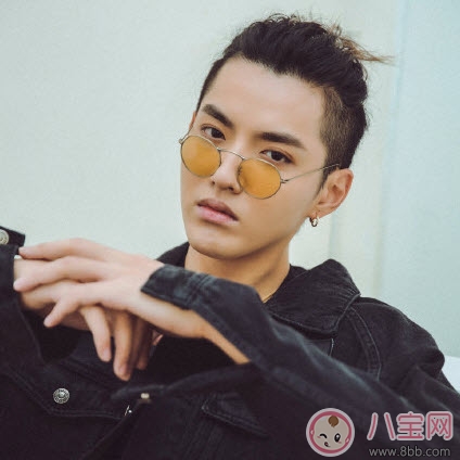 吳亦凡菠蘿頭發(fā)型圖片 2017吳亦凡發(fā)型圖片盤點