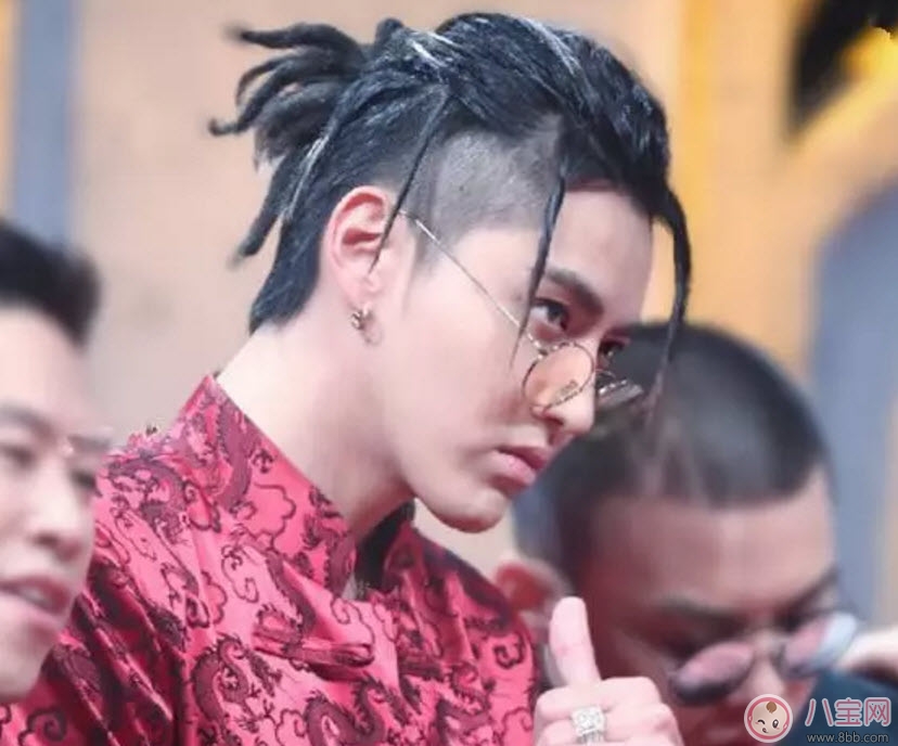 吳亦凡菠蘿頭發(fā)型圖片 2017吳亦凡發(fā)型圖片盤點