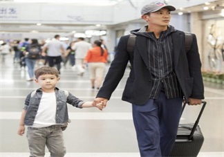 爸爸去哪兒停播,沒有的事 杜江和嗯哼現(xiàn)身機場