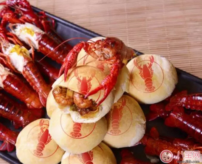 懷孕早期可以吃月餅嗎 孕婦能吃蛋黃白蓮蓉月餅嗎 懷孕早期可以吃月餅嗎 孕婦能吃蛋黃白蓮蓉月餅嗎