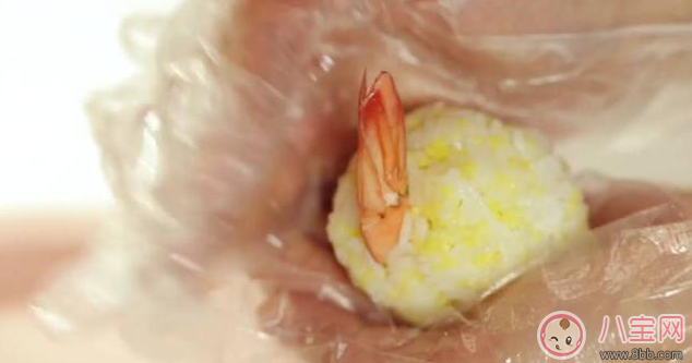 鈣質(zhì)營(yíng)養(yǎng)豐富的補(bǔ)鈣良品 蝦仁飯團(tuán) 鈣質(zhì)營(yíng)養(yǎng)豐富的補(bǔ)鈣良品 蝦仁飯團(tuán)