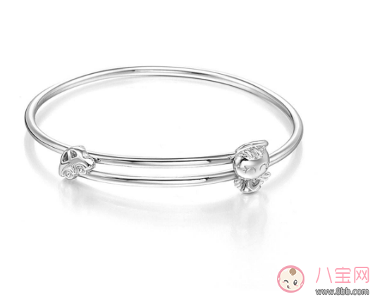 孩子出生就給銀飾物戴 怎么戴才安全