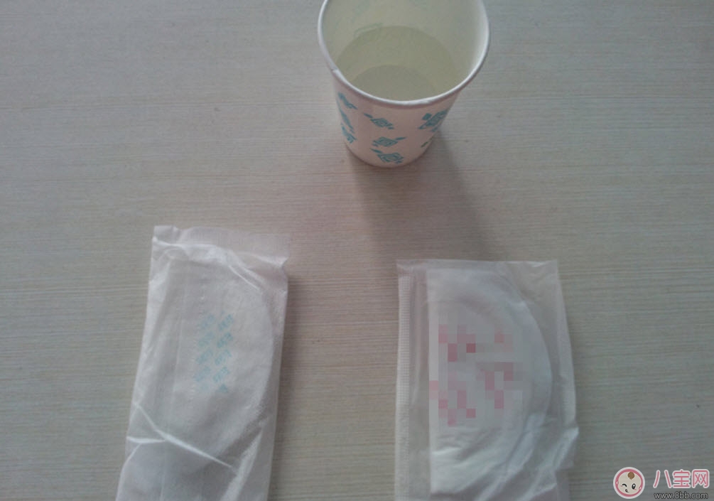 小白熊和貝親防溢乳墊哪個(gè)好 小白熊貝親防溢乳墊吸水測試