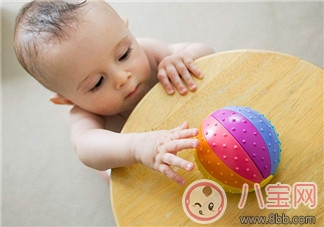 為寶寶選購(gòu)?fù)婢叩脑瓌t及注意事項(xiàng)