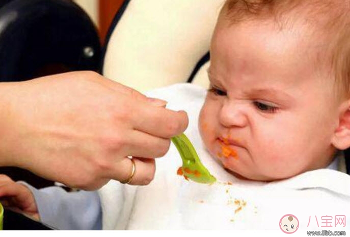 寶寶圍嘴哪種好 寶寶圍嘴如何選擇(尺寸材質顏色有講究)