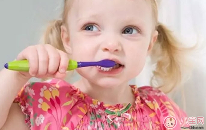 孩子可以用電動(dòng)牙刷嗎 寶寶選擇電動(dòng)牙刷的標(biāo)準(zhǔn)是什么 孩子可以用電動(dòng)牙刷嗎 寶寶選擇電動(dòng)牙刷的標(biāo)準(zhǔn)是什么
