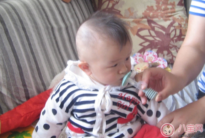 嬰兒喂藥器什么牌子好 小白熊新生兒喂藥器有用嗎 嬰兒喂藥器什么牌子好 小白熊新生兒喂藥器有用嗎