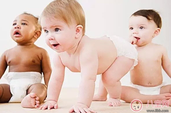 紙尿褲和尿布各有利弊 寶寶用尿片好還是紙尿褲好