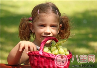 寶寶便秘不喝藥 吃葡萄就好了 寶寶便秘不喝藥 吃葡萄就好了