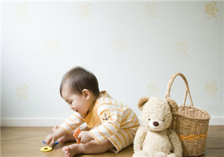 媽媽必備的帶娃神器 費(fèi)雪健身架游戲桌(外國(guó)人都在用的帶娃神器)