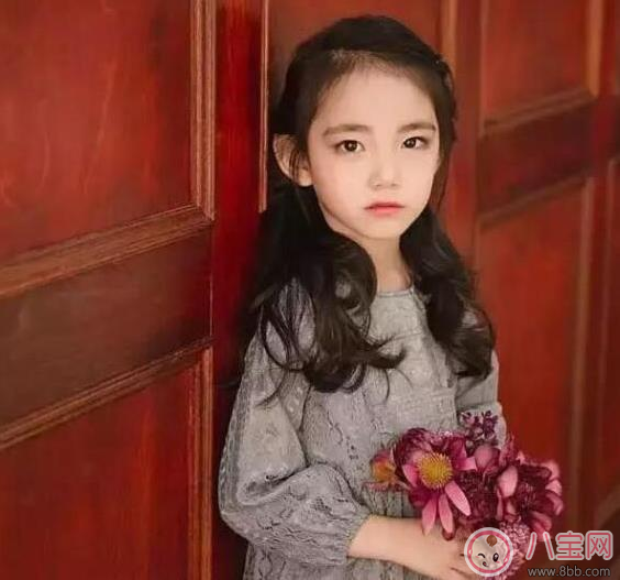 孩子從小化妝竟導致骨齡長至16歲 小孩子應(yīng)該如何化妝 孩子從小化妝竟導致骨齡長至16歲 小孩子應(yīng)該如何化妝