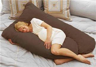 孕婦枕頭有哪些好處 什么形狀的孕婦枕實(shí)用(如何挑選孕婦枕)