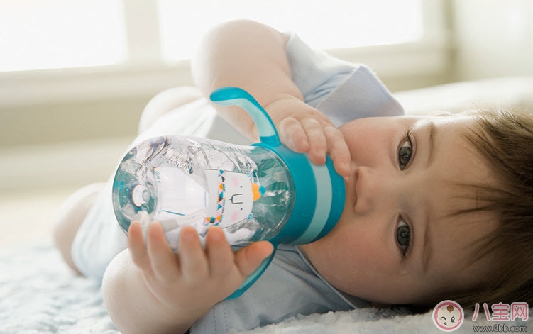 2017夏天寶寶不喝水要換杯子嗎 寶寶喝水杯子怎么選擇 2017夏天寶寶不喝水要換杯子嗎 寶寶喝水杯子怎么選擇
