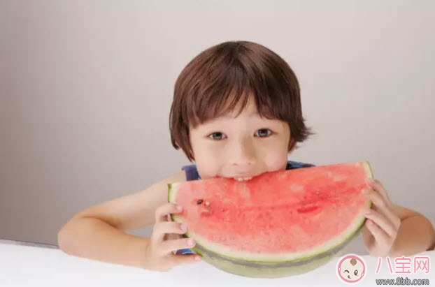 寶寶什么時(shí)候可以吃西瓜 夏天寶寶吃西瓜注意事項(xiàng)
