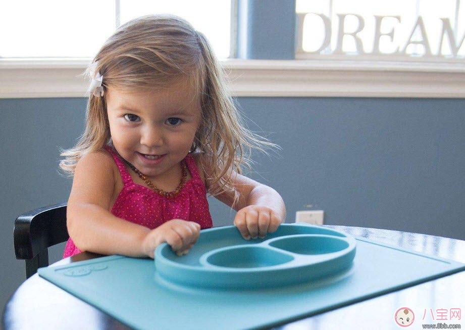 為什么要選專門的兒童餐具，給寶寶挑選餐具時要注意什么