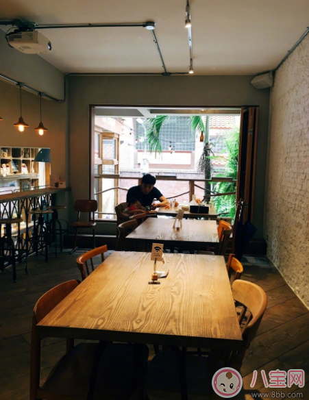 小米粒和爸爸吃飯愛(ài)意滿滿 伊能靜寶貝小米粒外出吃什么