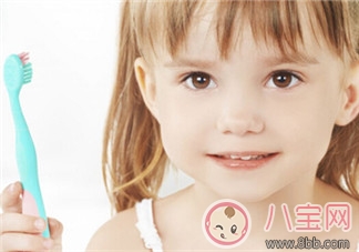 寶寶牙刷使用有講究 學(xué)《爸爸去哪兒》Kimi刷牙告別牙齦問(wèn)題