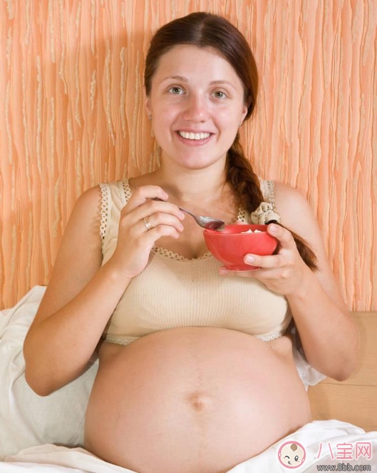 夏天孕婦應(yīng)該怎么喝酸奶 酸奶能加熱了喝嗎 夏天孕婦應(yīng)該怎么喝酸奶 酸奶能加熱了喝嗎