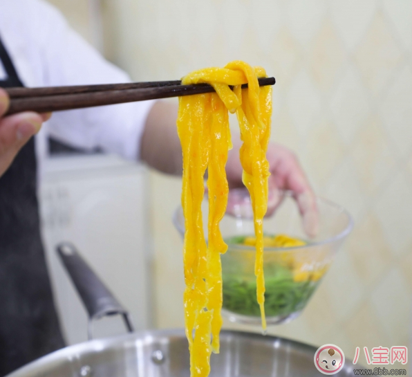 食欲大開(kāi)的彩色面條:五彩時(shí)蔬鮮蝦面 食欲大開(kāi)的彩色面條:五彩時(shí)蔬鮮蝦面