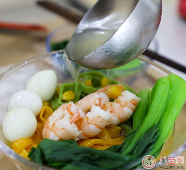 食欲大開(kāi)的彩色面條:五彩時(shí)蔬鮮蝦面 食欲大開(kāi)的彩色面條:五彩時(shí)蔬鮮蝦面